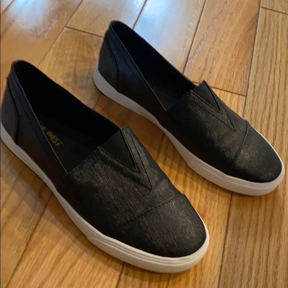 Nine West black flats never worn size 6.